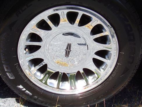 Used 2001 Lincoln Town Car Cartier RWD image 19