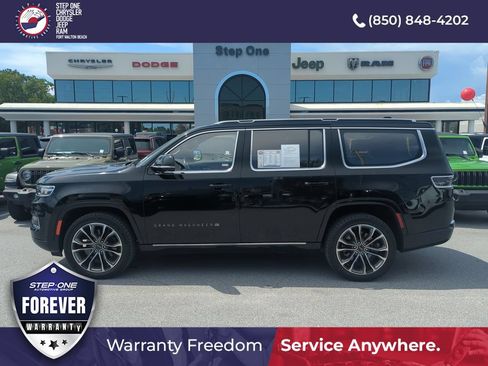 Used 2023 Jeep Grand Wagoneer Series III AWD/4WD image 3