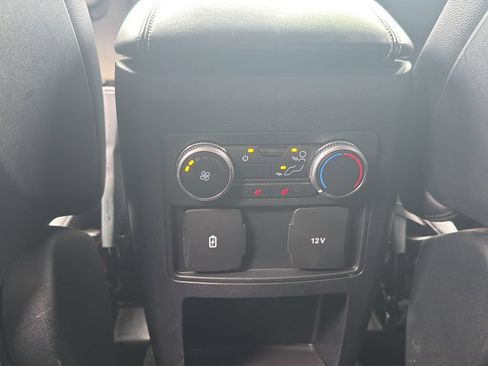 Used 2020 Ford Explorer XLT w/ Equipment Group 202A AWD/4WD image 19