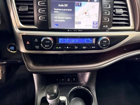 Used 2016 Toyota Highlander XLE AWD/4WD image 30