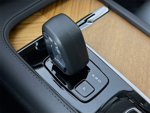 Certified 2025 Volvo XC90 B6 Plus w/ Protection Package Premier image 17