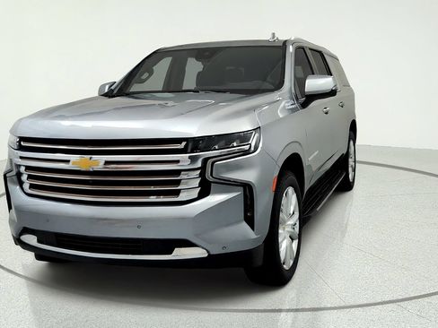 Used 2023 Chevrolet Suburban High Country AWD/4WD image 8