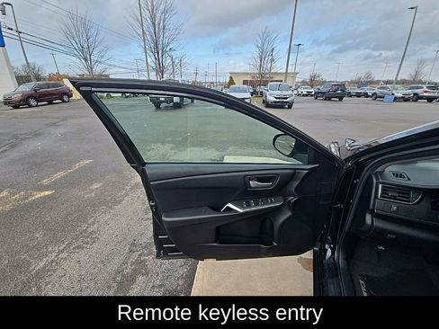 Used 2017 Toyota Camry LE image 12