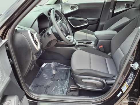 Used 2025 Kia Soul LX w/ LX Technology Package FWD image 19
