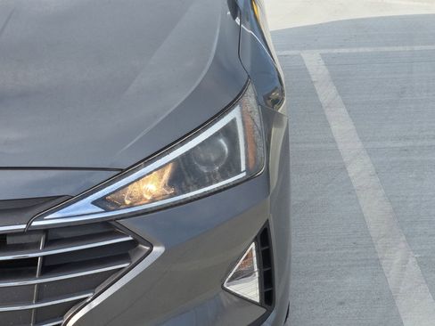Used 2019 Hyundai Elantra SE image 10