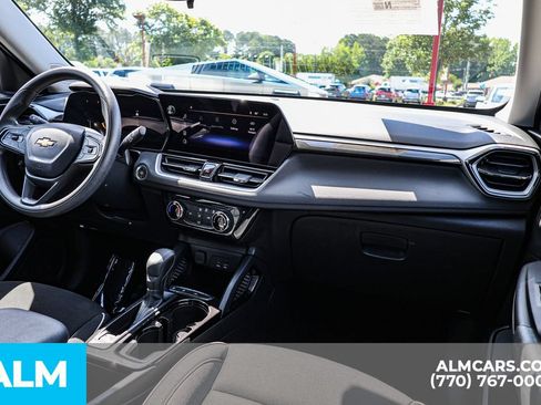Used 2025 Chevrolet TrailBlazer LT FWD image 30