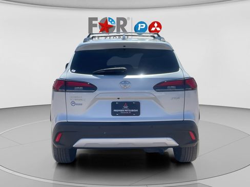 Used 2023 Toyota Corolla Cross XLE w/ Convenience Package image 4