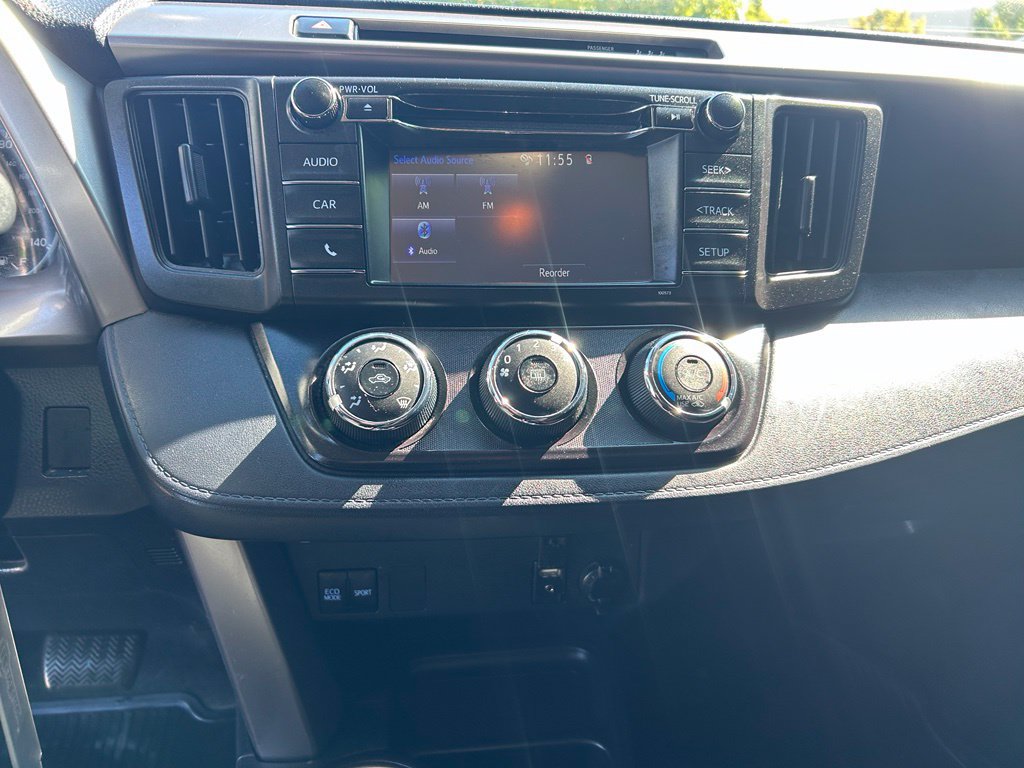 Used 2018 Toyota RAV4 LE w/ All Weather Liner Package AWD/4WD image 20