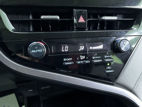 Used 2021 Toyota Camry SE FWD image 22
