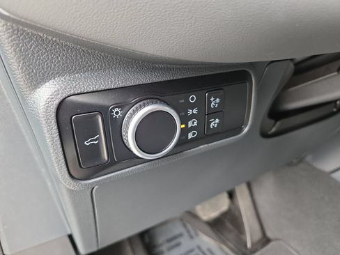 Used 2025 Ford Explorer Active AWD/4WD image 11