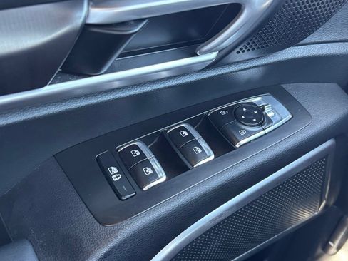 Used 2025 Kia Telluride S AWD/4WD image 13
