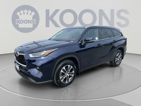 Used 2025 Toyota Highlander XLE AWD/4WD image 1