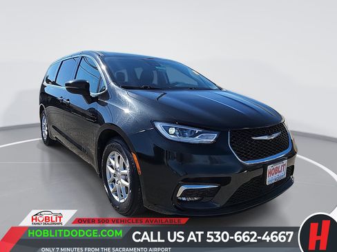 Certified 2023 Chrysler Pacifica Touring-L image 1