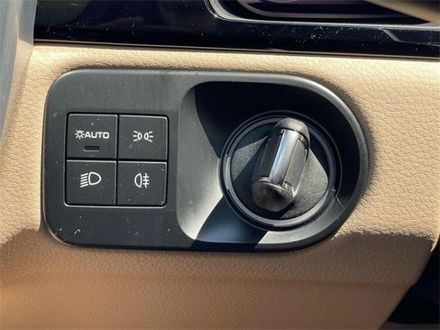 Used 2023 Porsche Cayenne image 20