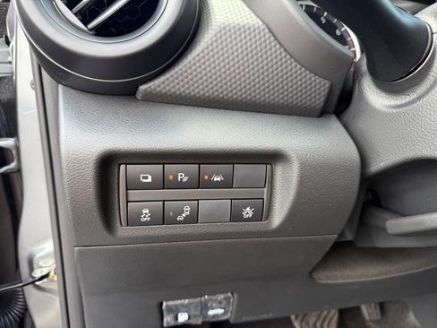 Certified 2025 Nissan Kicks Play S image 12