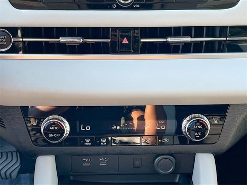 New 2025 Mitsubishi Outlander SE image 16