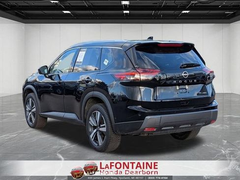 Used 2024 Nissan Rogue SL AWD/4WD image 3