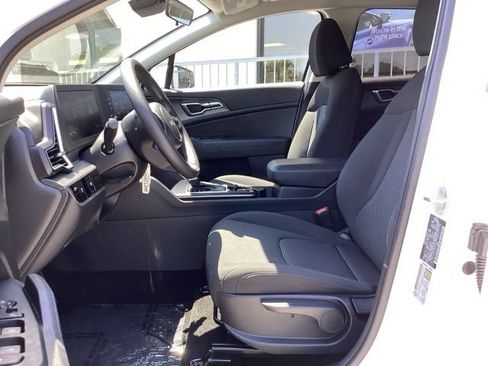 Used 2025 Kia Sportage LX FWD image 26
