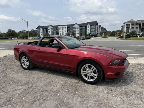 Used 2010 Ford Mustang Convertible RWD image 4