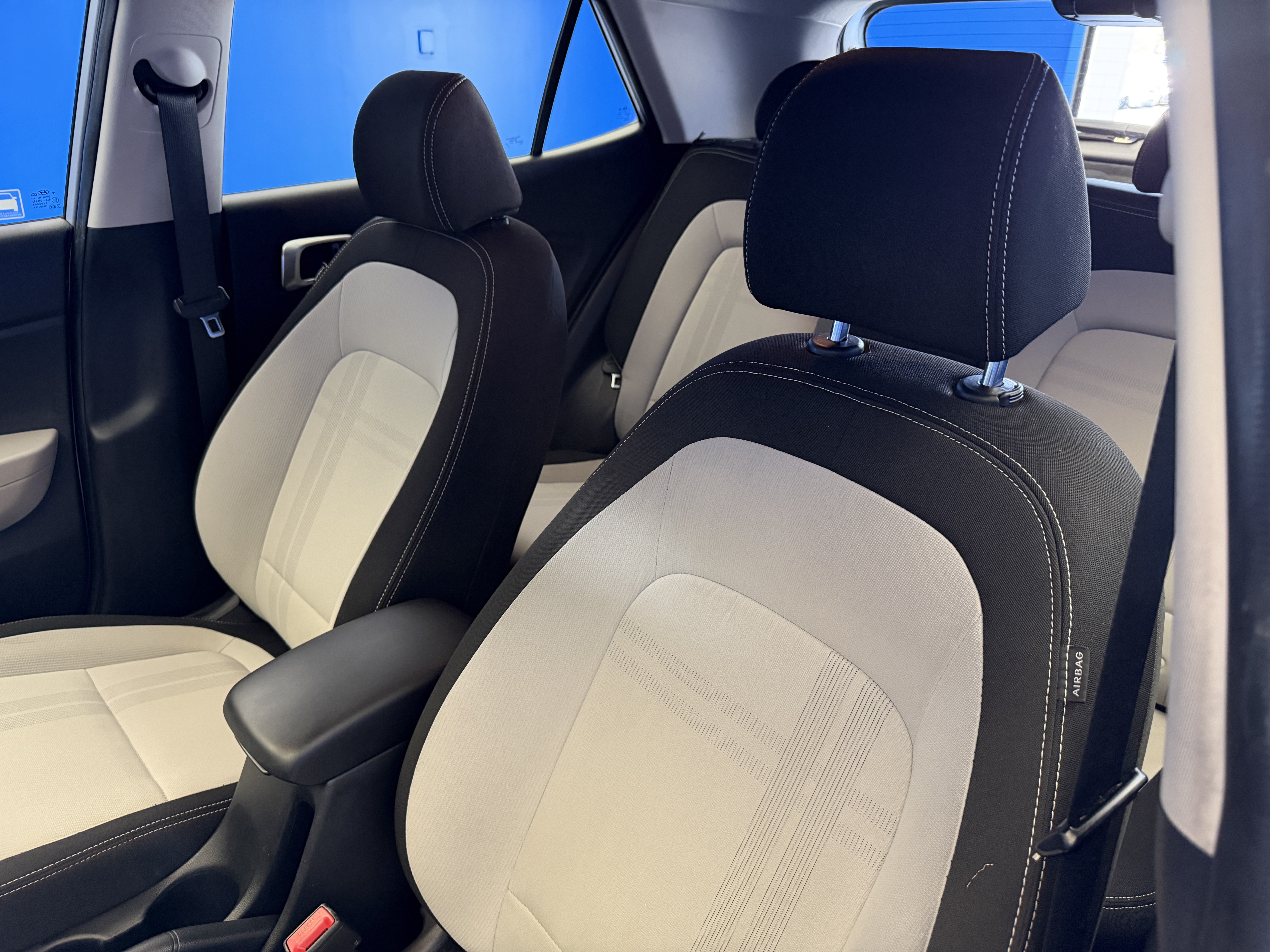 Used 2021 Hyundai Venue SEL FWD image 12