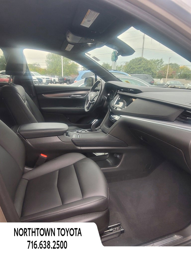 Used 2022 Cadillac XT5 Luxury w/ LPO, Floor Liner Package AWD/4WD image 12