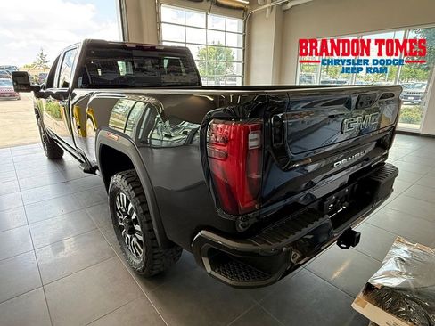 Used 2024 GMC Sierra 3500 Denali Ultimate AWD/4WD image 4