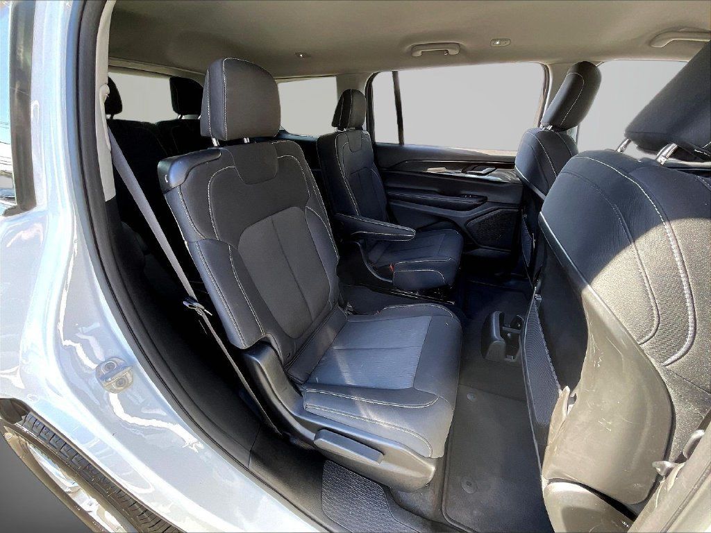 Used 2023 Jeep Grand Cherokee L Laredo AWD/4WD image 26