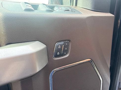 Used 2019 Ford F150 King Ranch w/ Equipment Group 601A Luxury AWD/4WD image 9