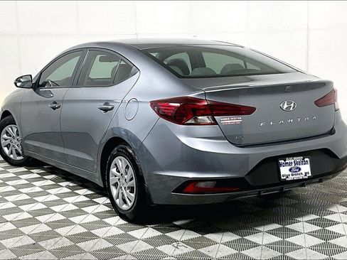 Used 2019 Hyundai Elantra SE image 11