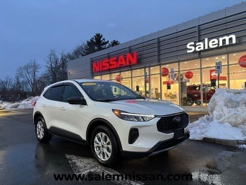 Used 2023 Ford Escape Active w/ Tech Pack #1 AWD/4WD image 1