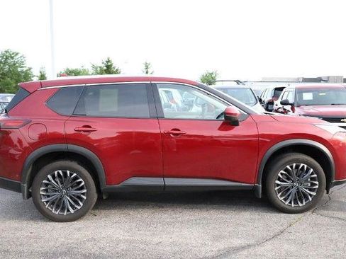 Certified 2025 Nissan Rogue SL w/ Tech Package AWD/4WD image 5