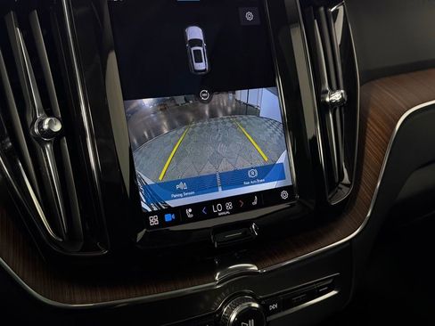 Used 2023 Volvo XC60 B5 Plus w/ Climate Package image 20