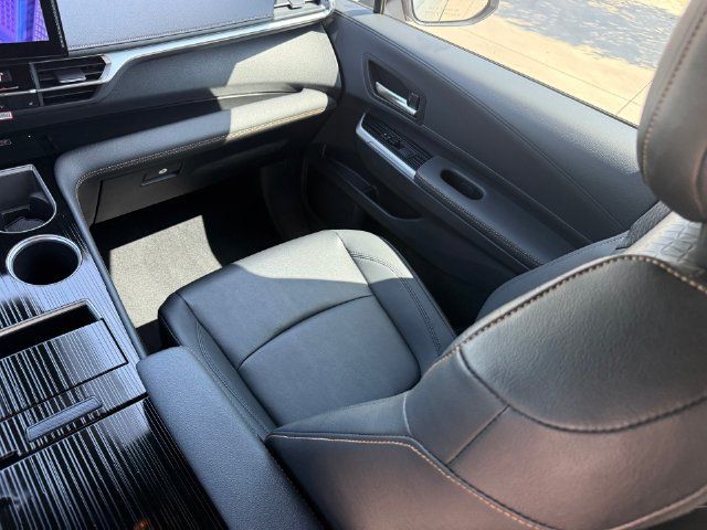 Used 2026 Toyota Sienna XLE Woodland Edition AWD/4WD image 25