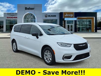 New 2026 Chrysler Pacifica Select