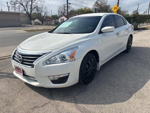 Used 2014 Nissan Altima 2.5 S image 1