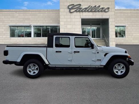 Used 2022 Jeep Gladiator Sport AWD/4WD image 9