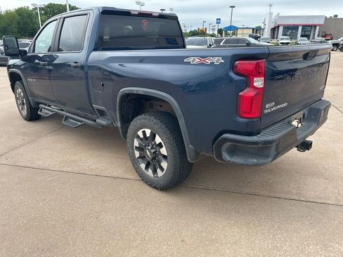 Used 2021 Chevrolet Silverado 2500 Custom w/ Custom Value Package AWD/4WD image 3