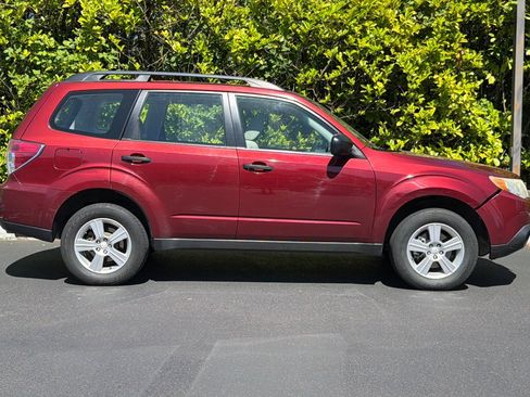 Used 2012 Subaru Forester 2.5X w/ Alloy Wheel Pkg AWD/4WD image 3