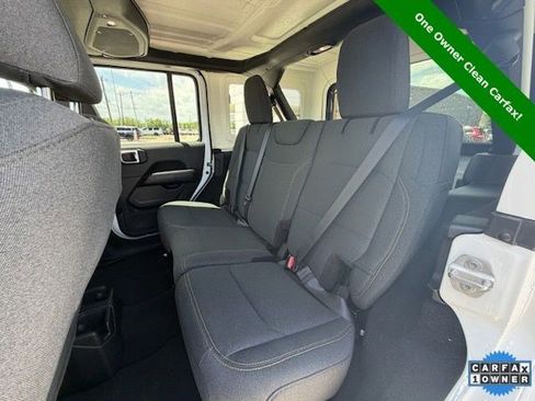 Used 2025 Jeep Wrangler Sahara image 7