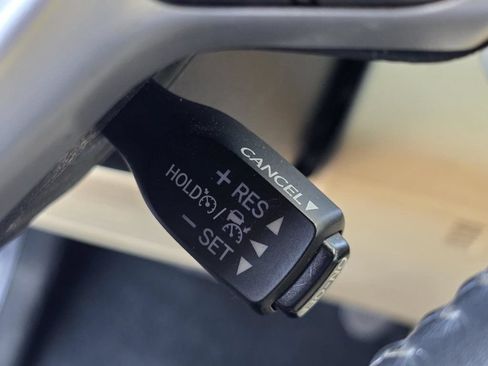 Used 2017 Toyota Highlander Limited FWD image 28