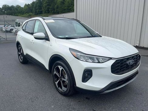 Certified 2025 Ford Escape ST-Line Select w/ Tech Pack #1 AWD/4WD image 4