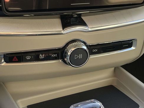 New 2026 Volvo XC60 B5 Ultra w/ Protection Package Premier image 19