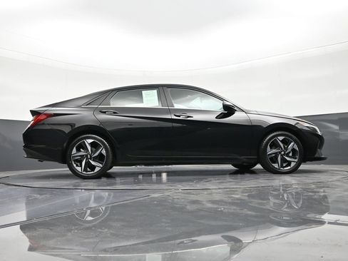 Used 2023 Hyundai Elantra Limited w/ Preferred Accessory Package image 25