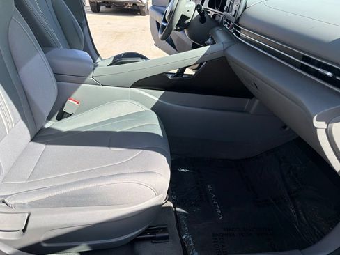 Used 2023 Hyundai Elantra SEL FWD image 28