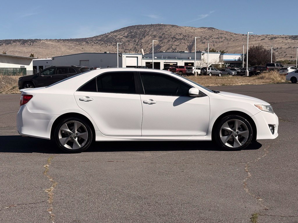 Used 2014 Toyota Camry SE w/ Moonroof Package FWD image 7