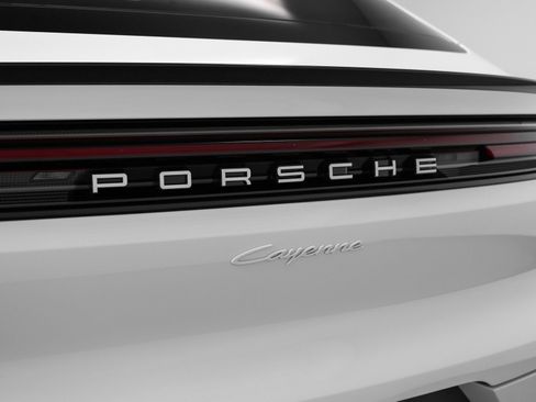 Certified 2025 Porsche Cayenne Coupe AWD/4WD image 17