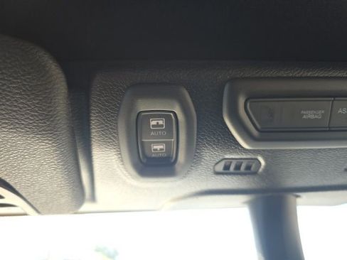 Used 2023 Jeep Wrangler Unlimited w/ Sun & Screen Package image 26