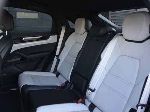 Certified 2026 Porsche Cayenne Coupe AWD/4WD image 33