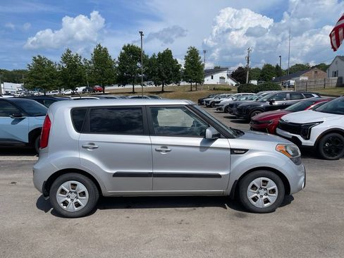 Used 2013 Kia Soul FWD image 1