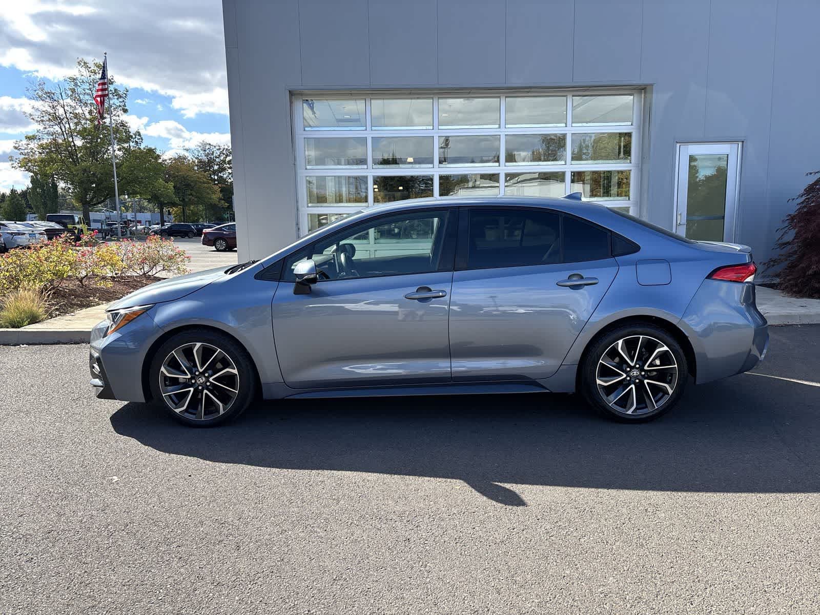 Used 2020 Toyota Corolla SE w/ Carpet Mat Package (TMS) FWD image 2
